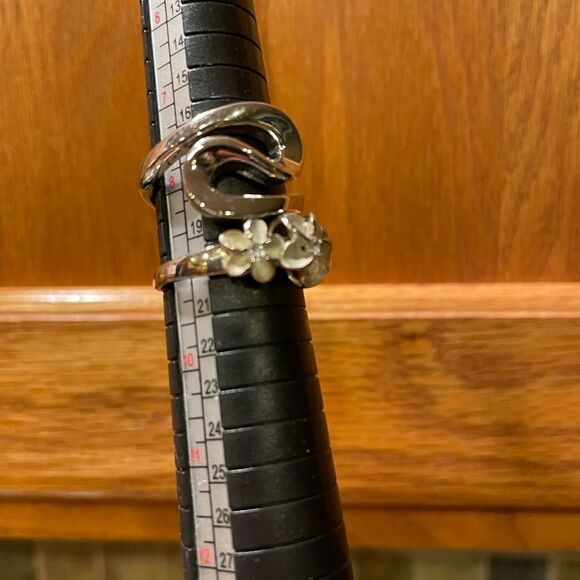 Women’s Flower Ring From Hawaii and Silver Tone Swirl Ring Size 9 - Picture 5 of 11